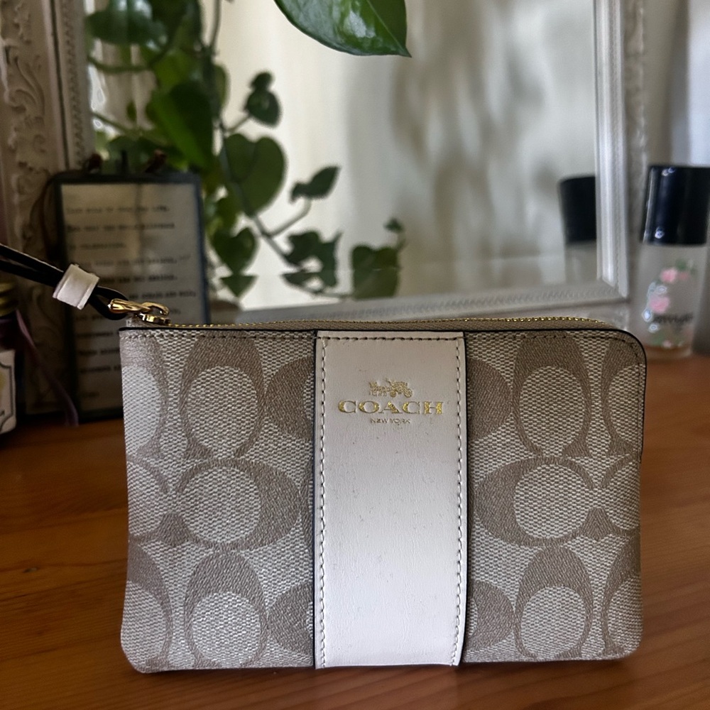 Coach wristlet brand new